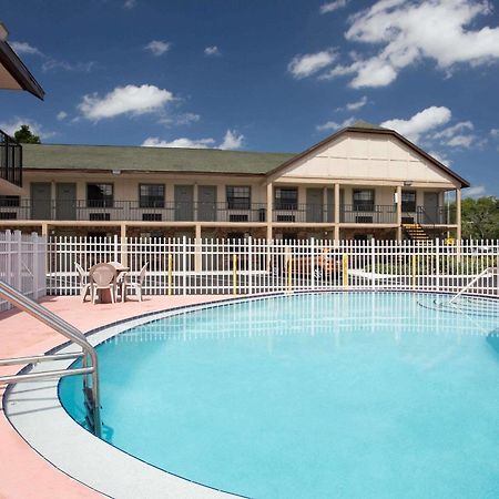 Americana Inn & Suites Tampa Zewnętrze zdjęcie