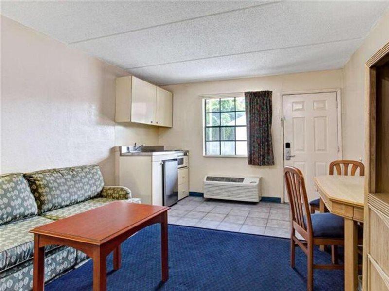 Americana Inn & Suites Tampa Zewnętrze zdjęcie